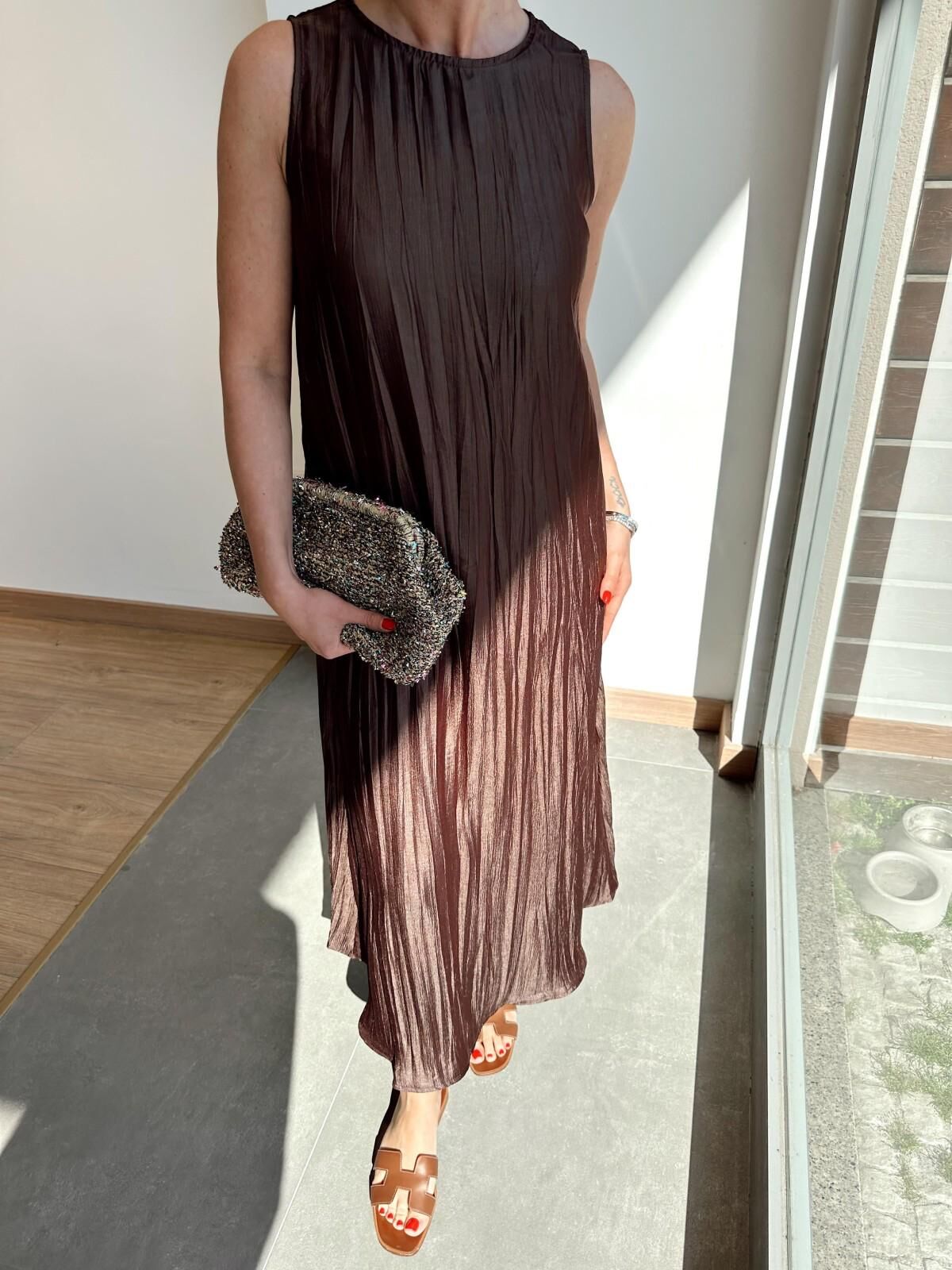 KRAŞ KOLSUZ SATEN UZUN ELBİSE